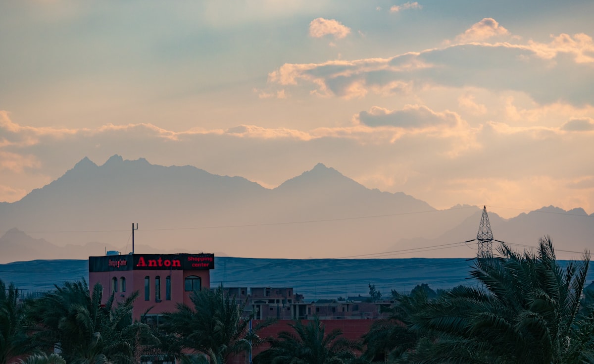 Hurghada November — Eastern Desert dune excursion 4x4