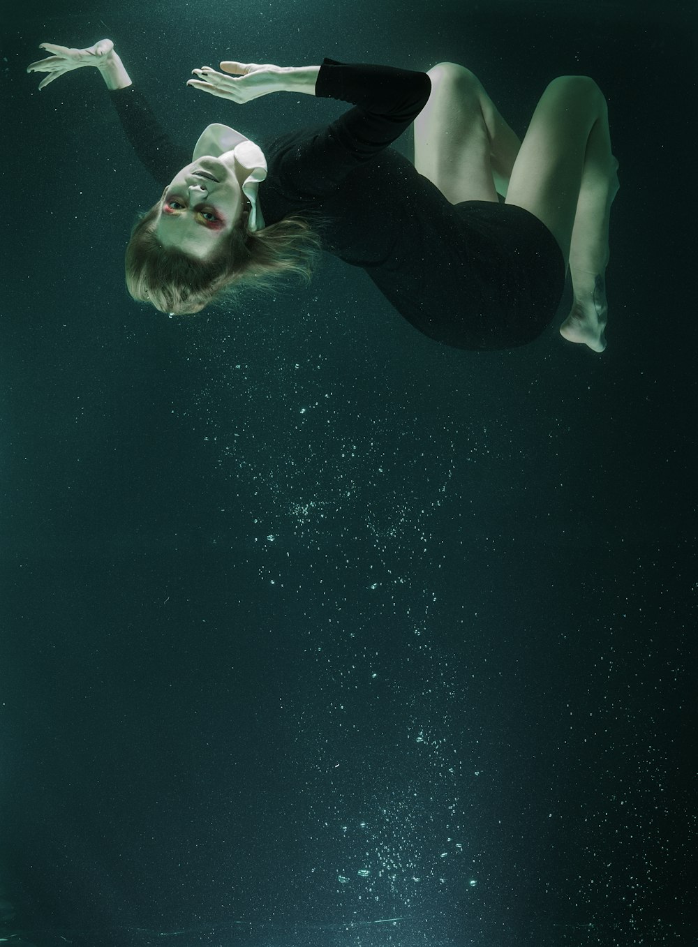 woman in black tank top and black pants under water