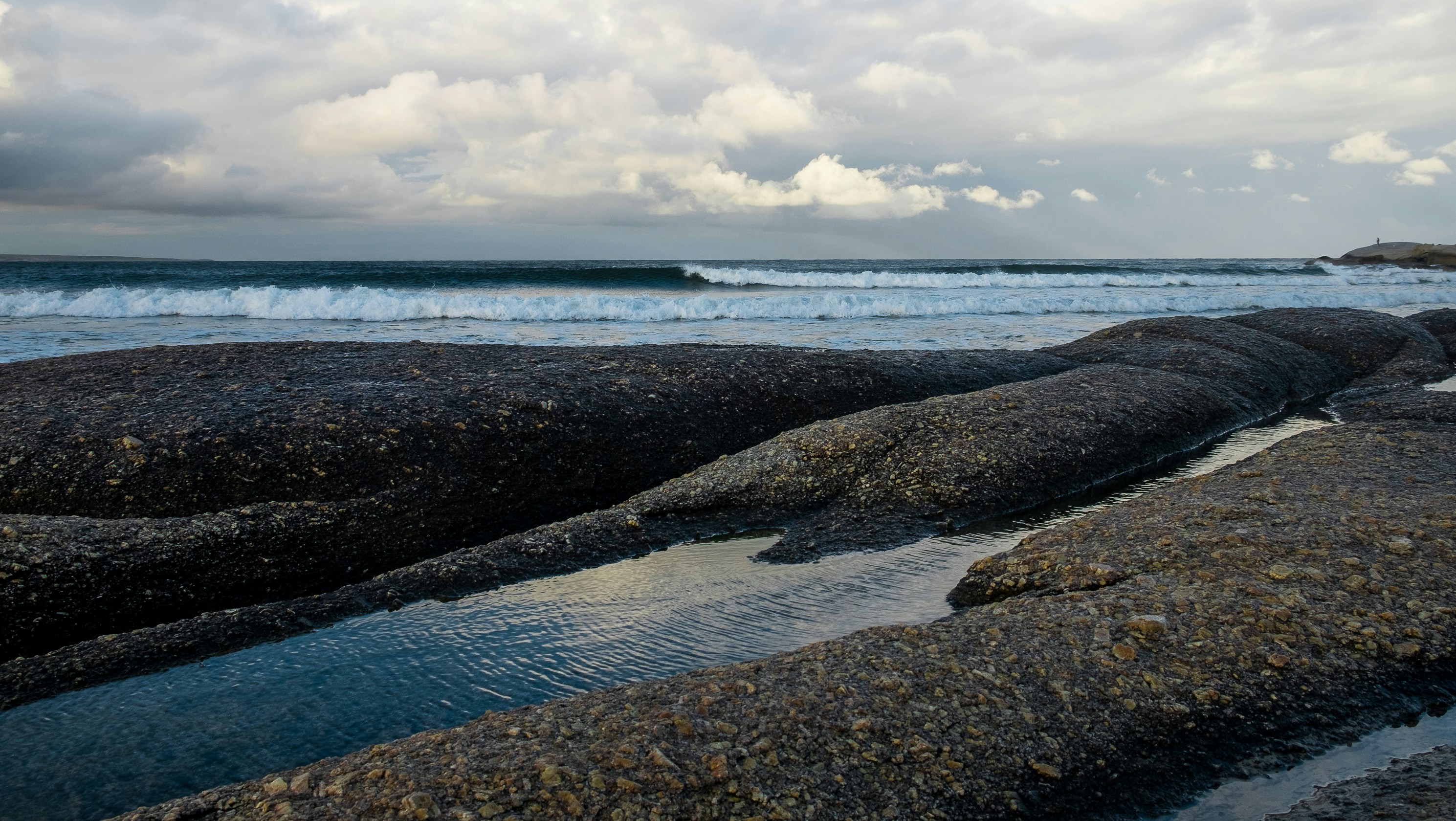ocean waves crashing on shore during daytime