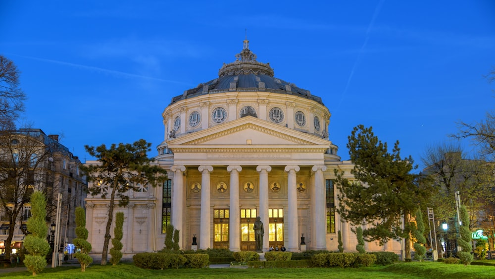 a large white building with a dome on top of it