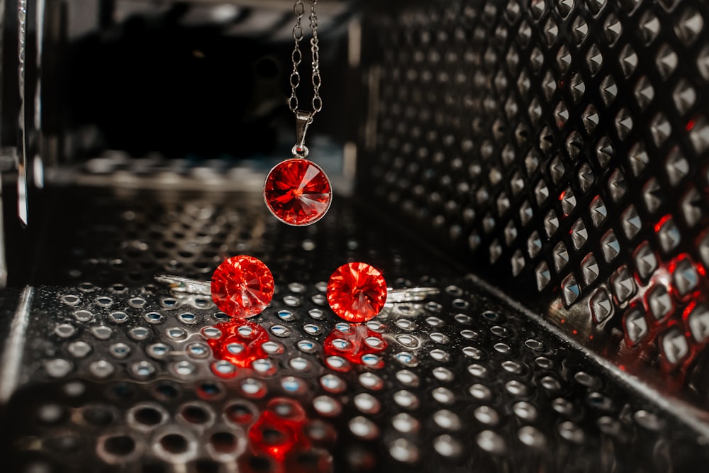 collana di perline rosse e argento