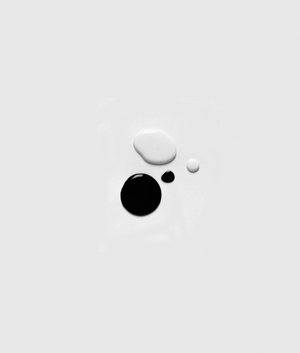 Bouton rond blanc et noir