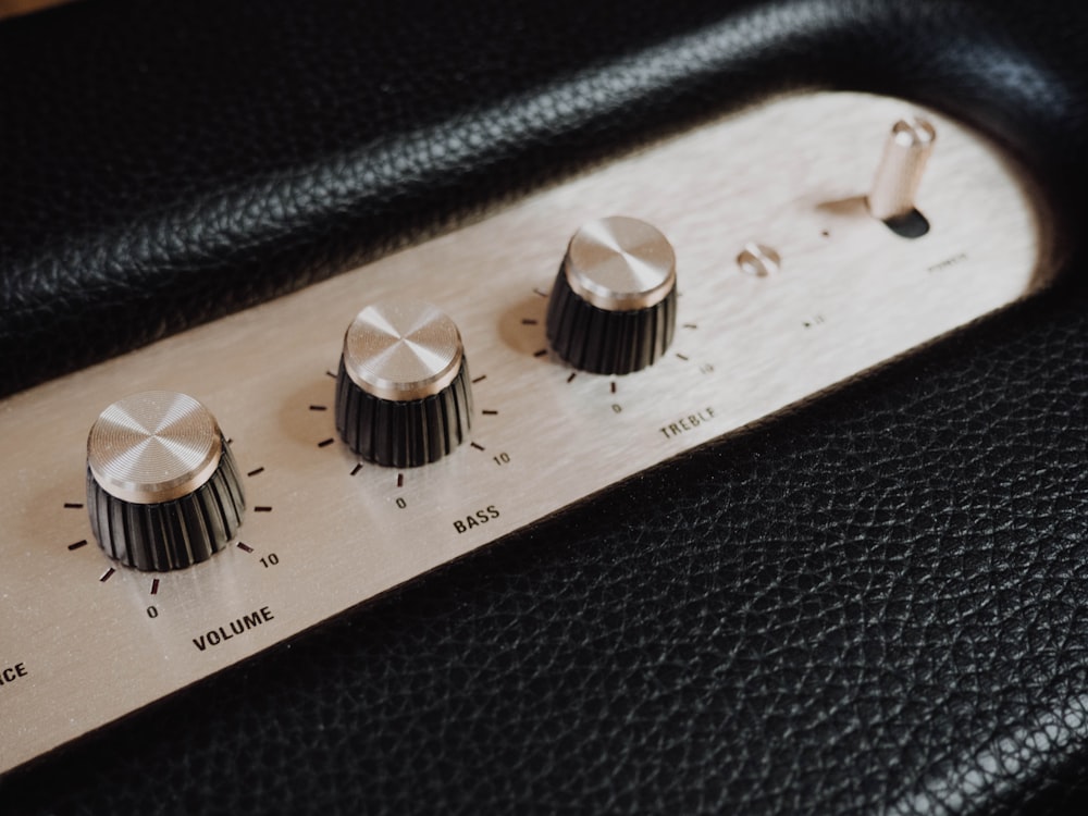 black and white guitar amplifier