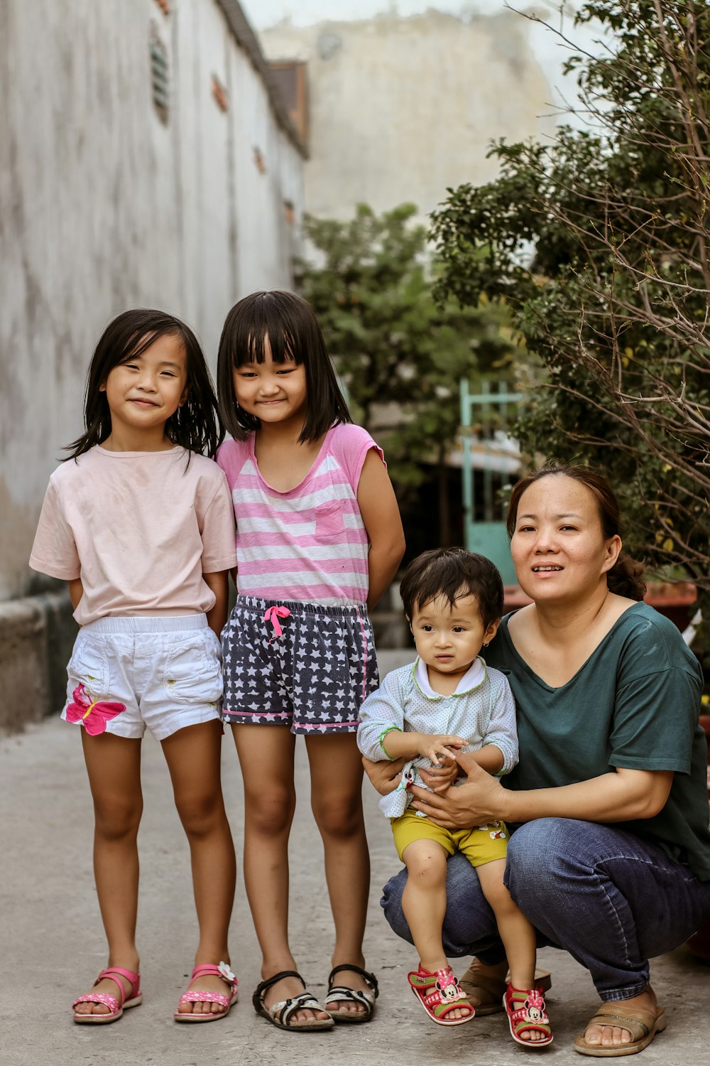 2 girls and 2 boys smiling