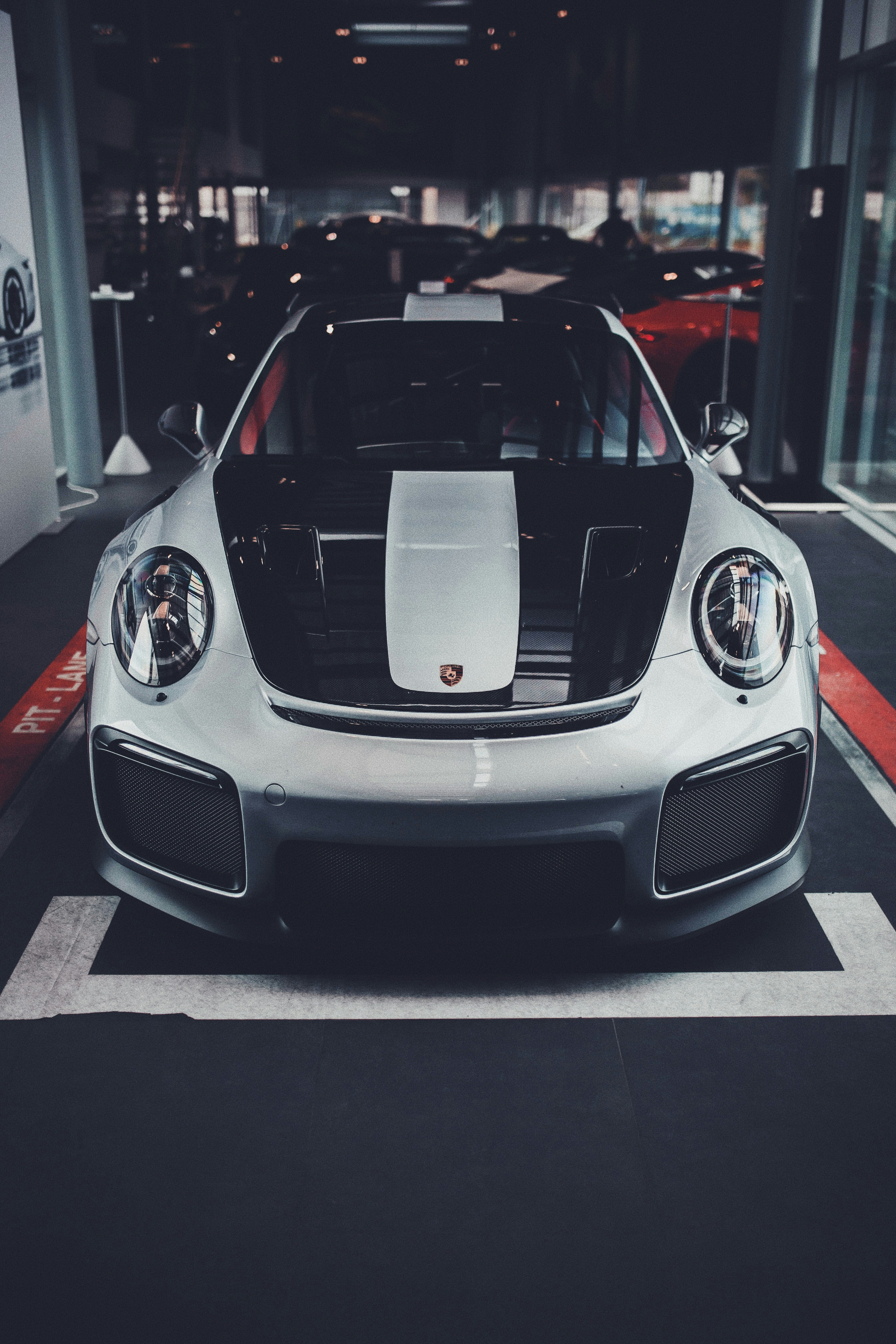 Photo by lorenzohamers