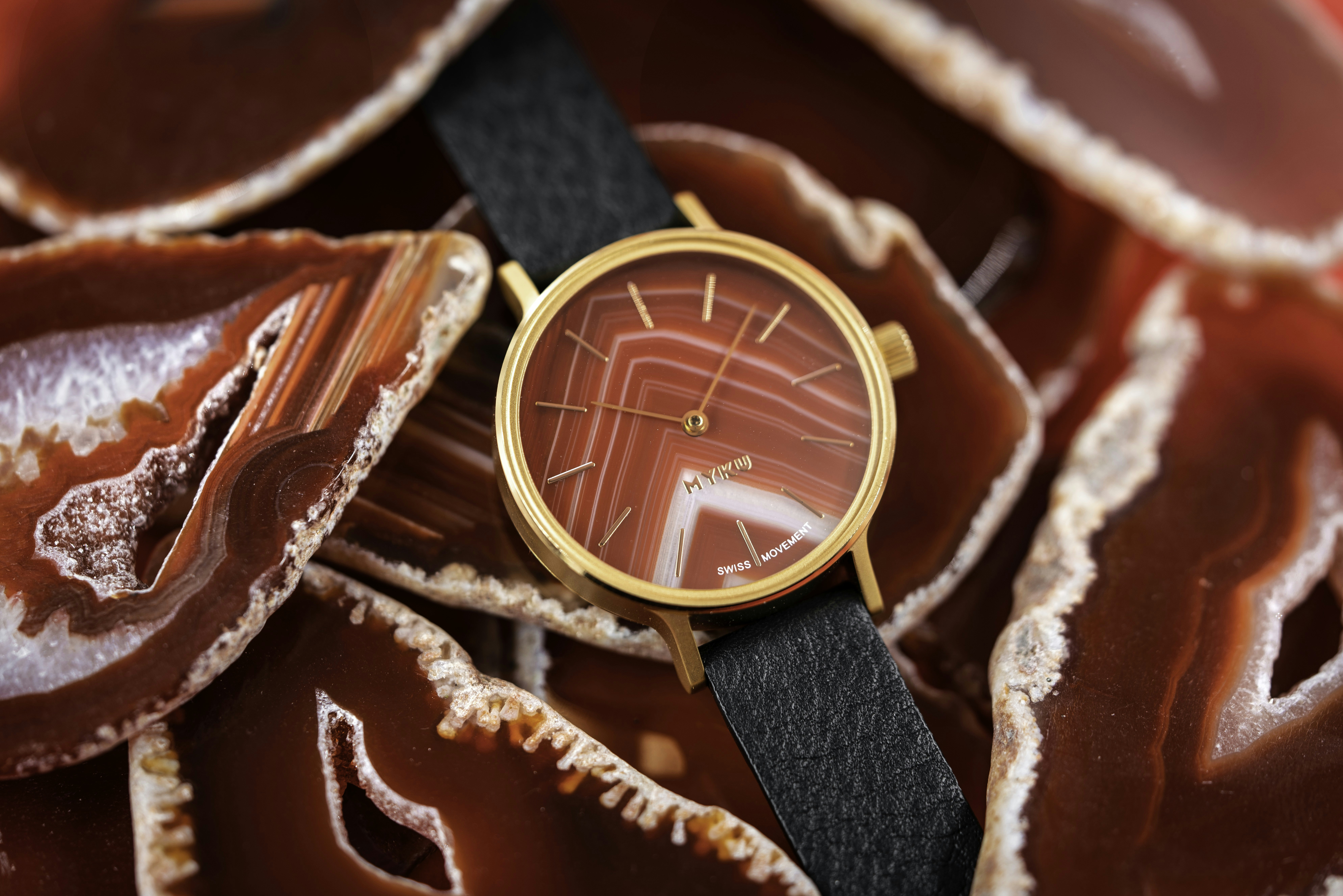 schwarzes Lederarmband silber runde Analoguhr