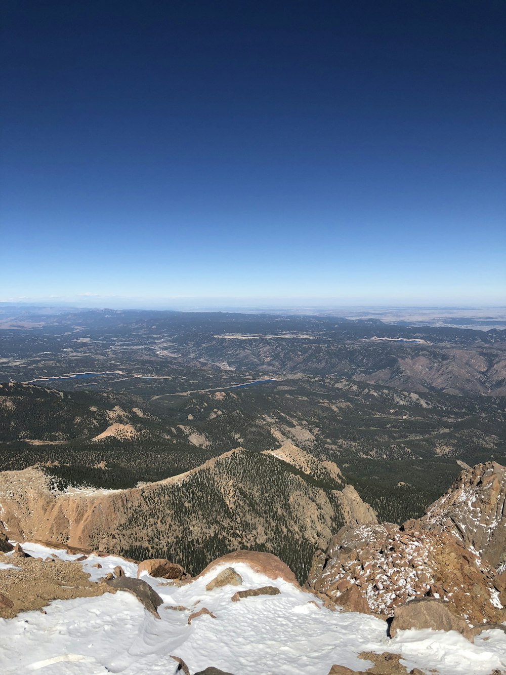 Veduta aerea delle montagne durante il giorno