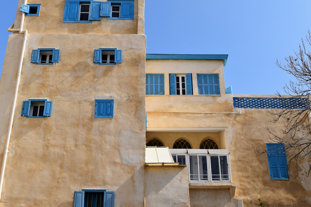 blue and brown concrete building