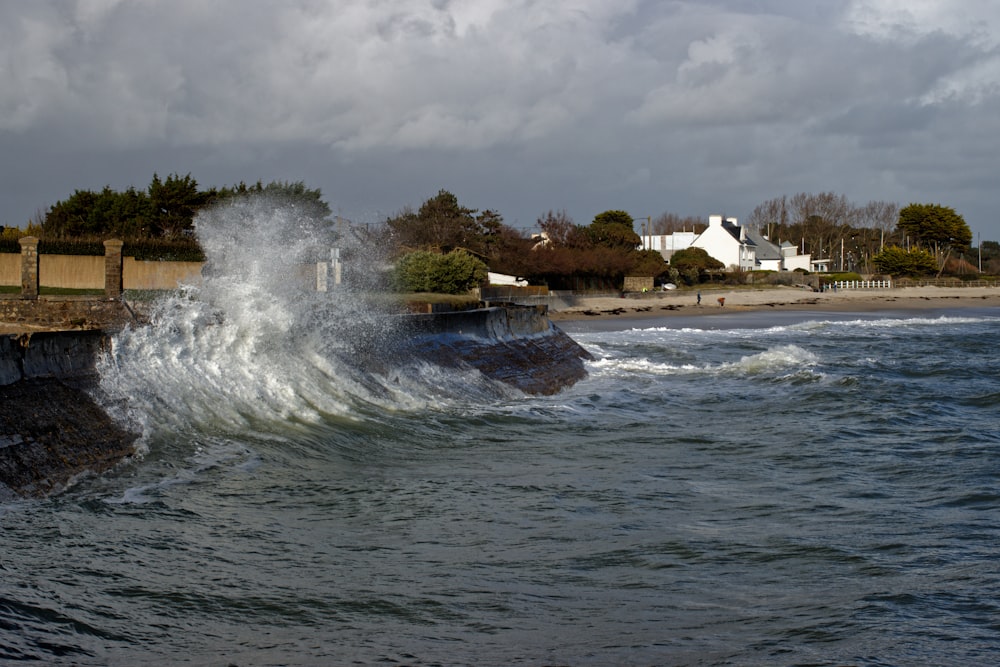 water waves hitting the shore during daytime