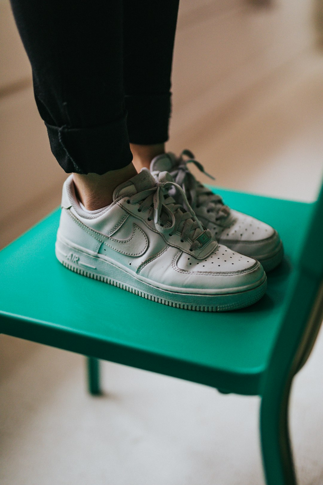 white nike air force 1 low