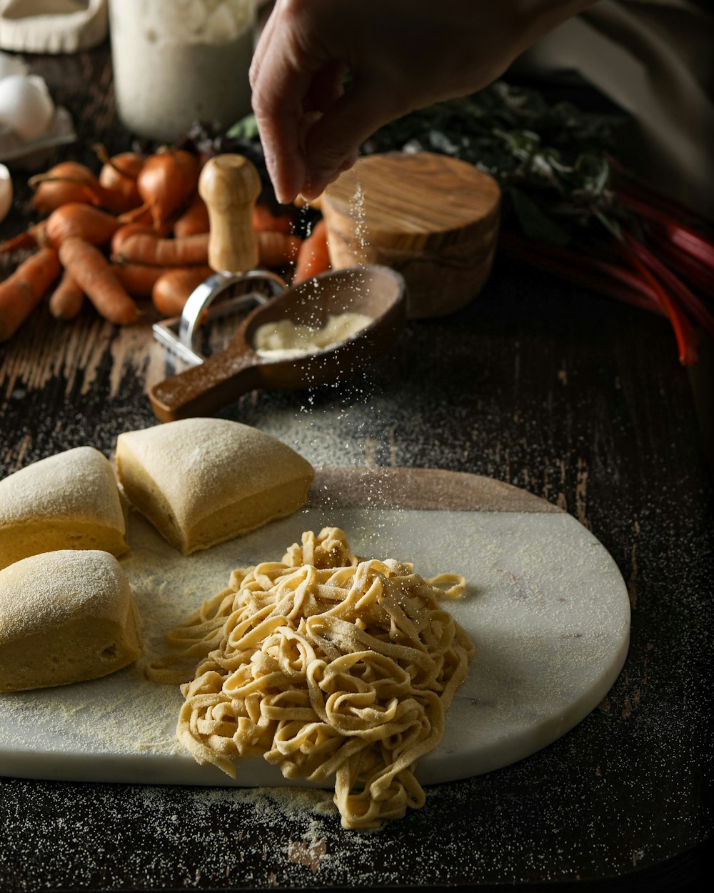 pasta on brown wooden chopping board photo – Free Food Image on Unsplash
