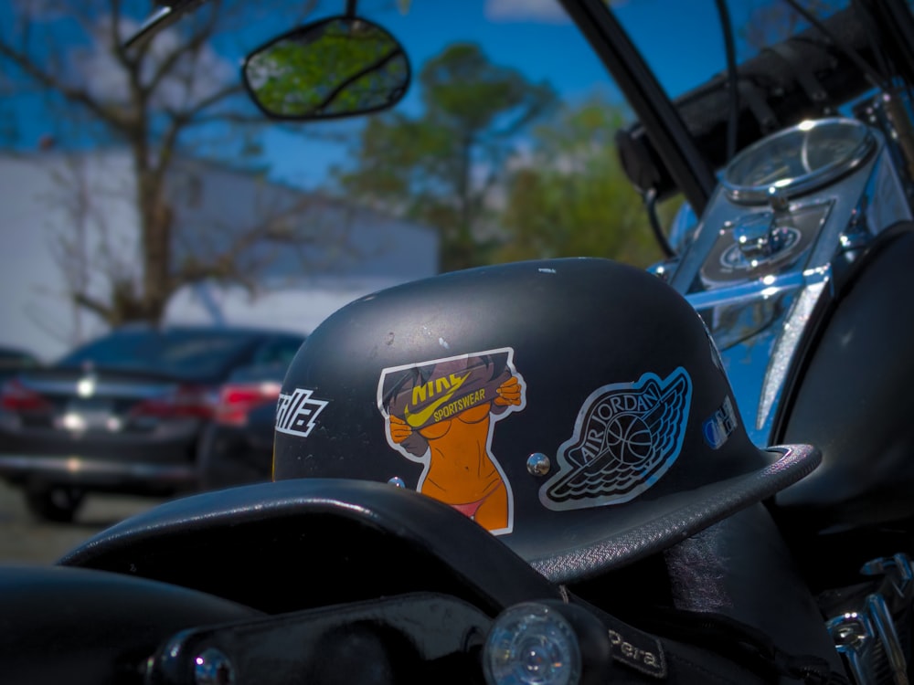 blue and black motorcycle helmet