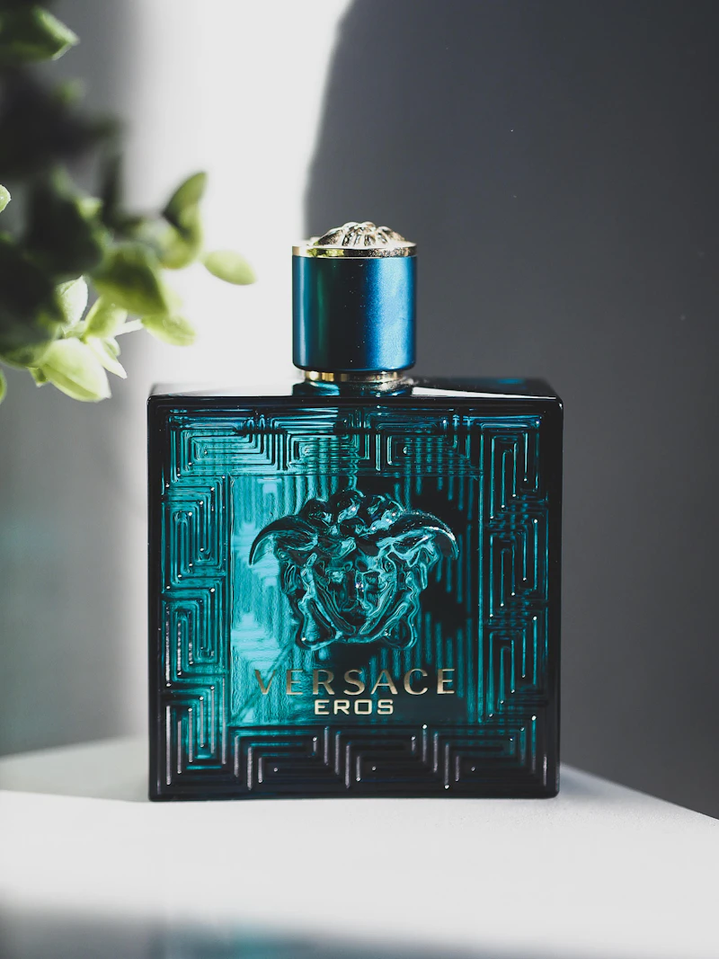 Floral perfume composition