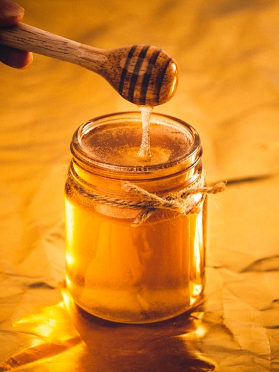 clear glass jar with brown liquid