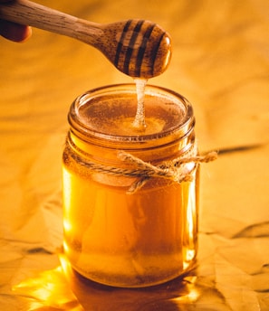 clear glass jar with brown liquid