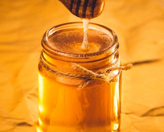 clear glass jar with brown liquid