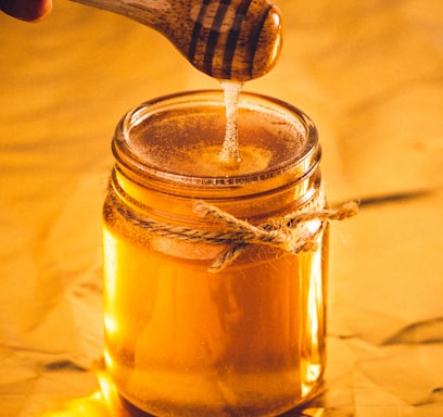 clear glass jar with brown liquid