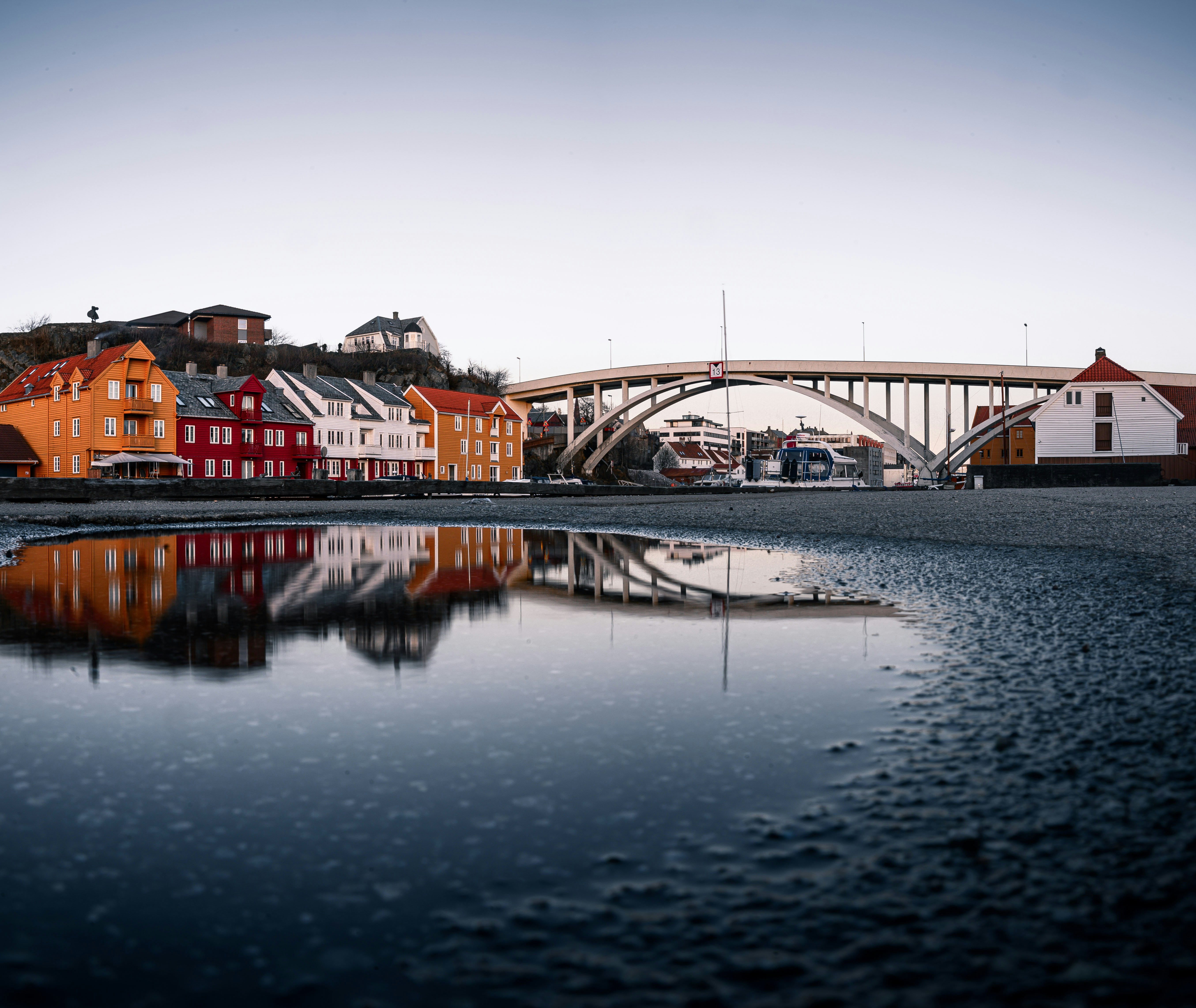 Photo by lachlangowen