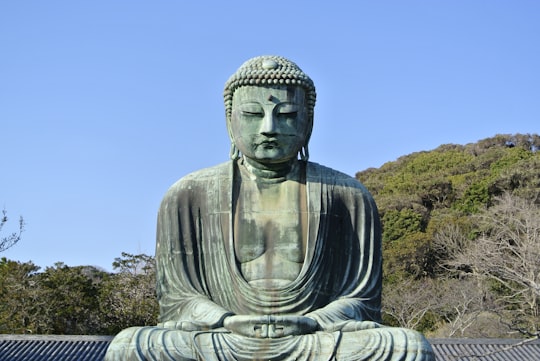 gray concrete statue of a man in Kōtoku-in Japan