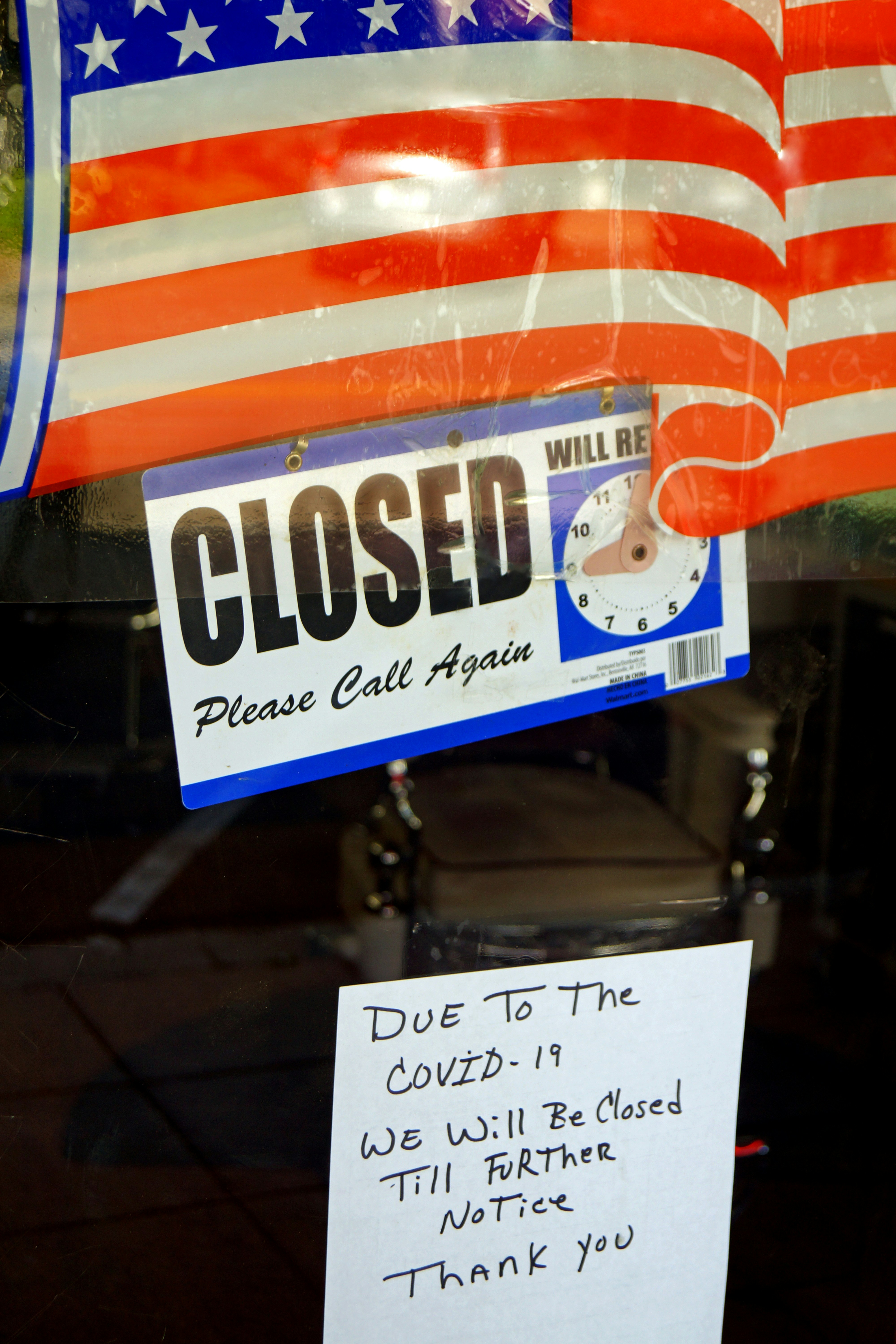 bandiera a strisce arancioni e bianche