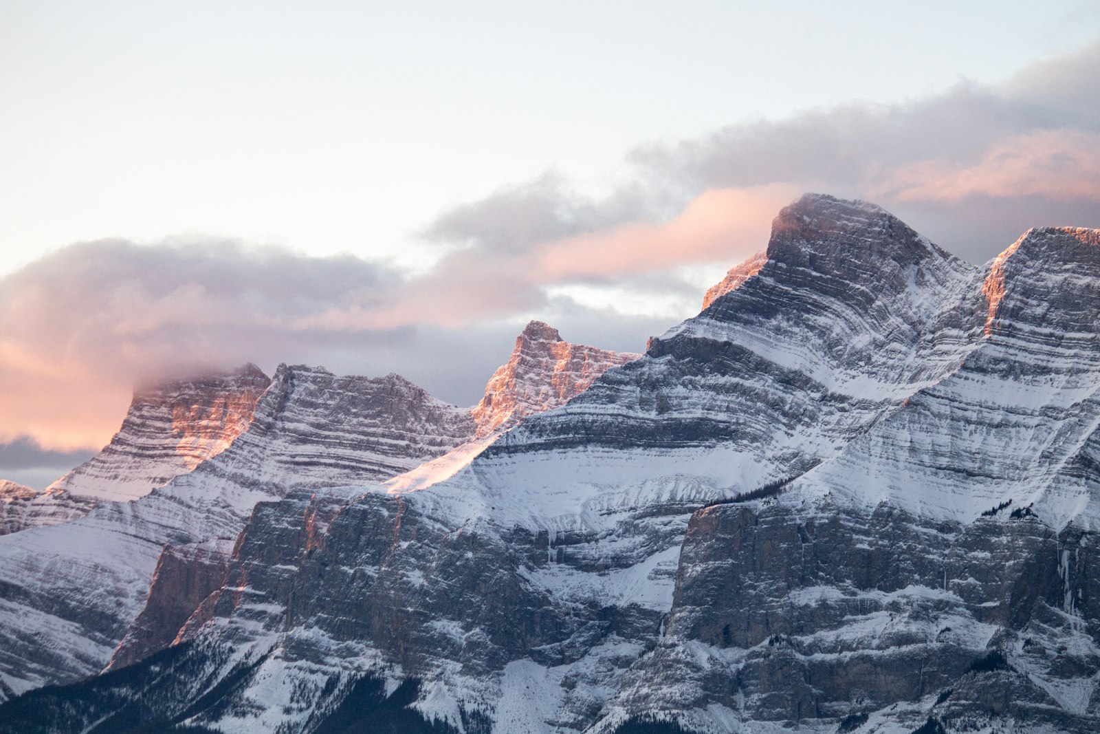 Canon EOS 700D (EOS Rebel T5i / EOS Kiss X7i) + Canon EF-S 55-250mm F4-5.6 IS sample photo. Snow covered mountain during photography