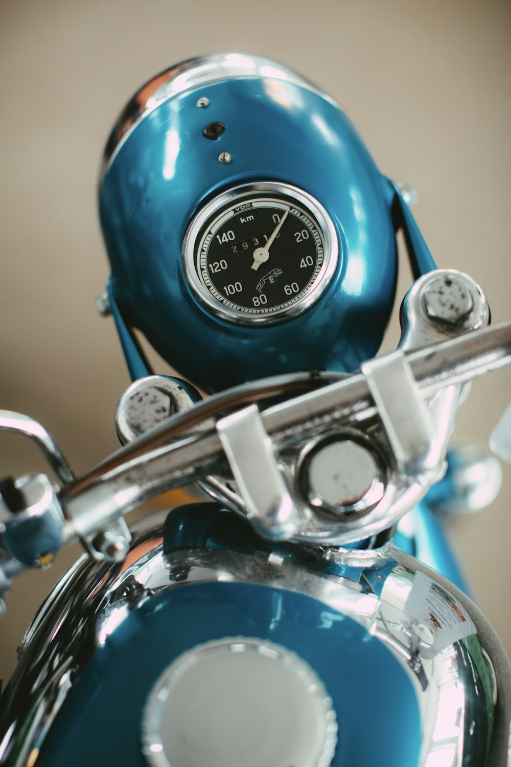 blue and silver motorcycle speedometer