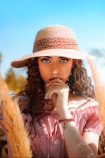 brown hat