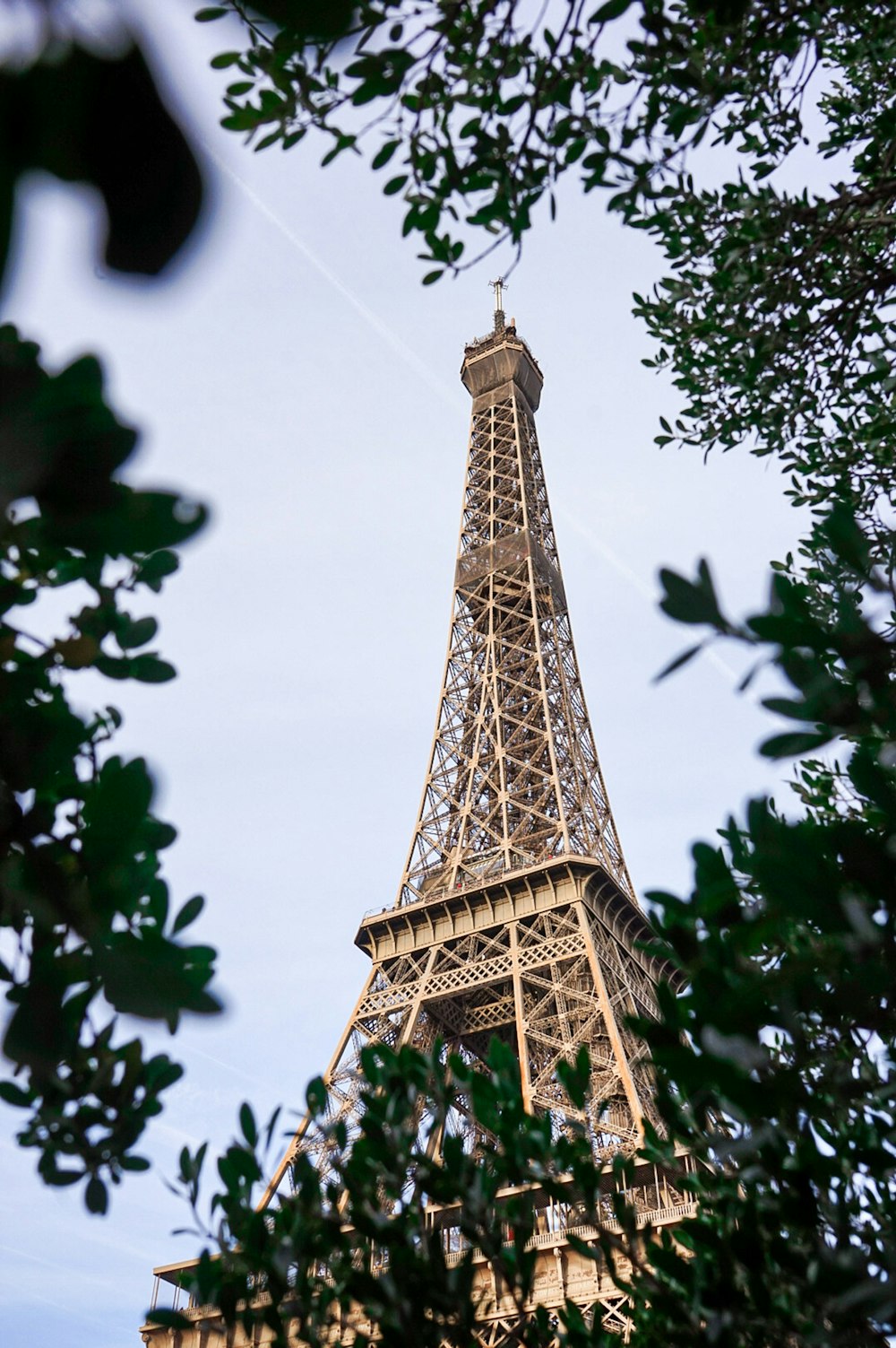 eiffel tower under white sky during daytime