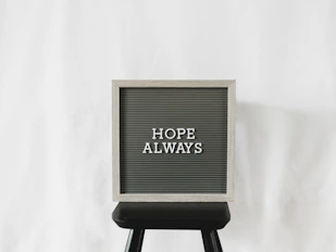 a sign that says hope always on it