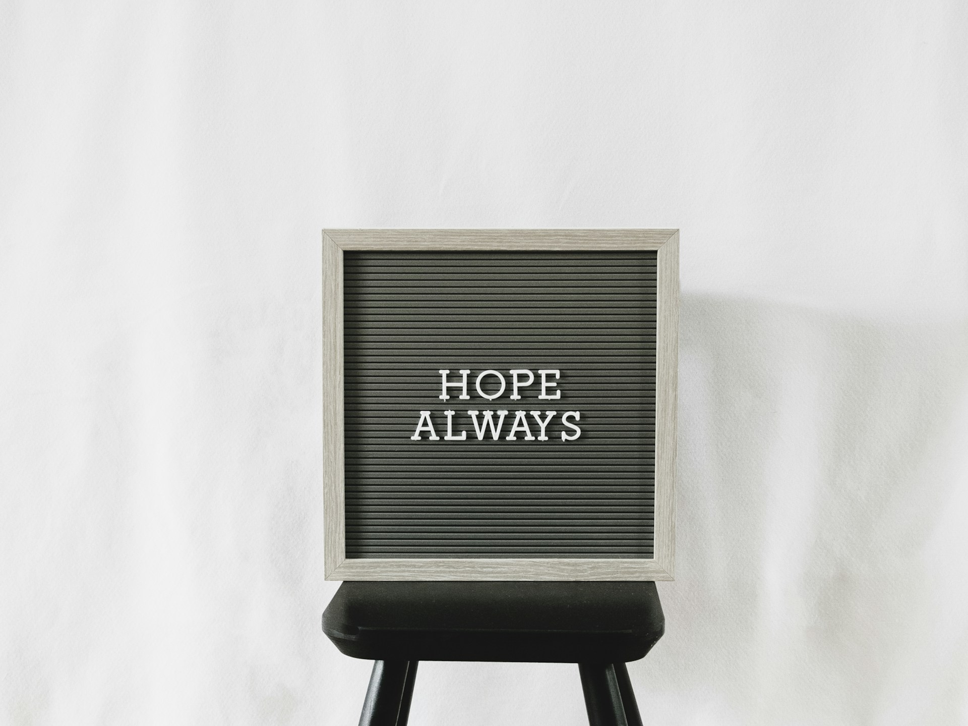 a sign that says hope always on it