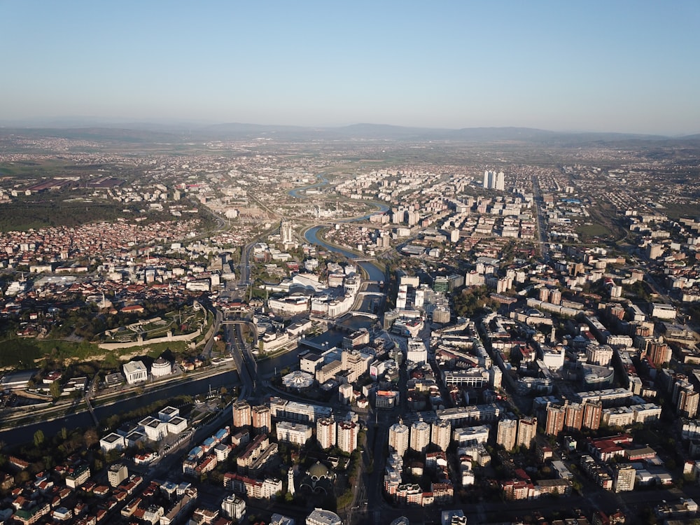 Vista aérea de los edificios de la ciudad durante el día