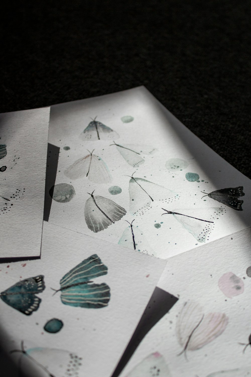 Papel de impresión de mariposas blanco, verde y rosa