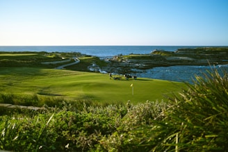 trou de golf bord de mer
