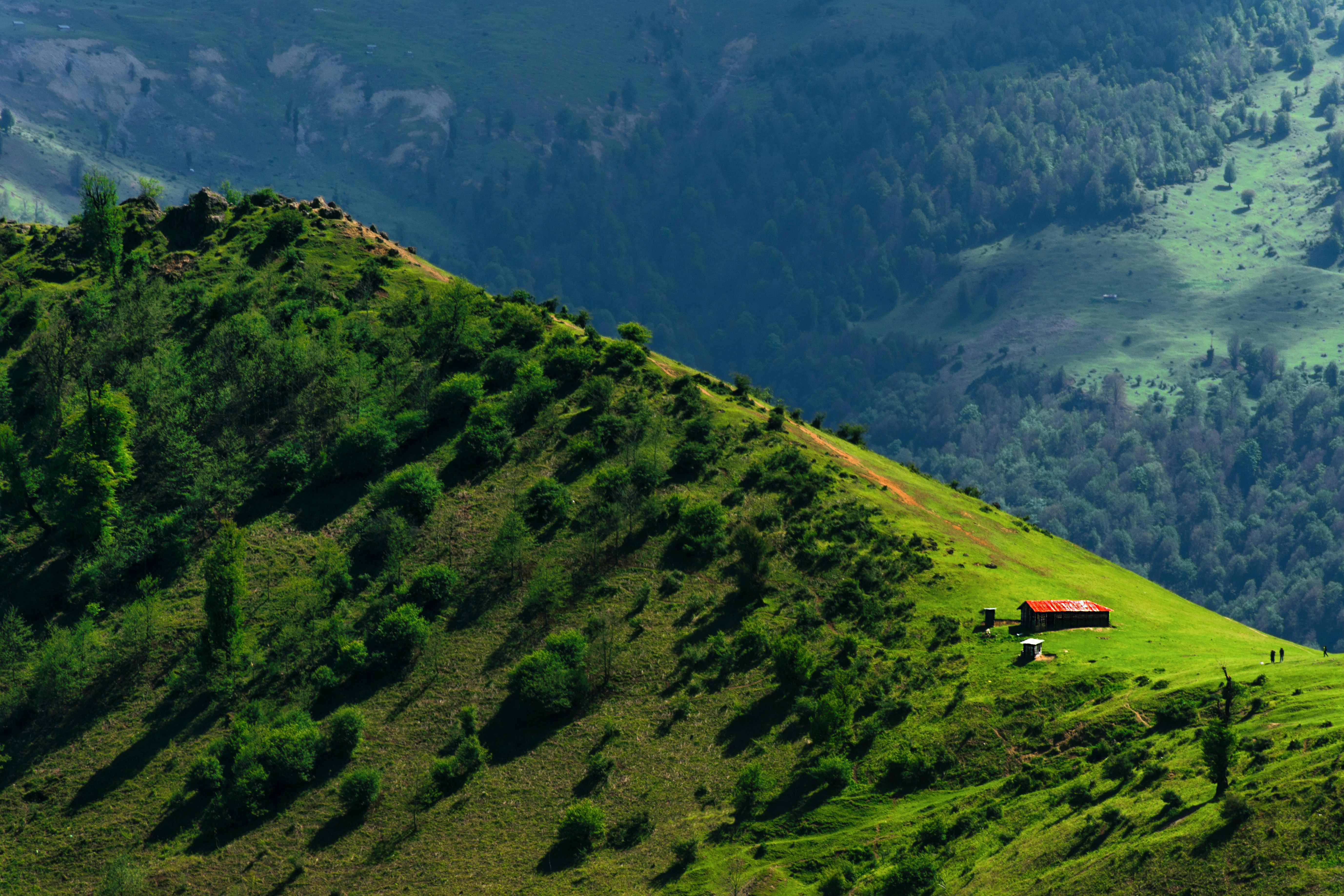 Red and white plane flying over green mountain during daytime photo – Free  Wallpaper Image on Unsplash, image size:3000x2000