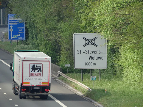 A map showing delivery routes connecting Sint-Genesius-Rode to nearby cities.