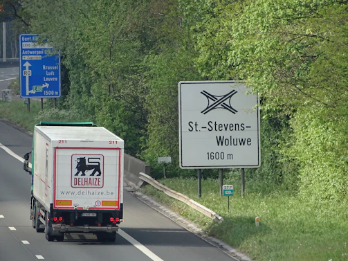 A map showing delivery routes connecting Sint-Genesius-Rode to nearby cities.