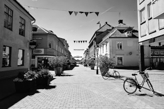Minimalist black and white photo of a quiet Mexican street, printed on a sleek tote bag.