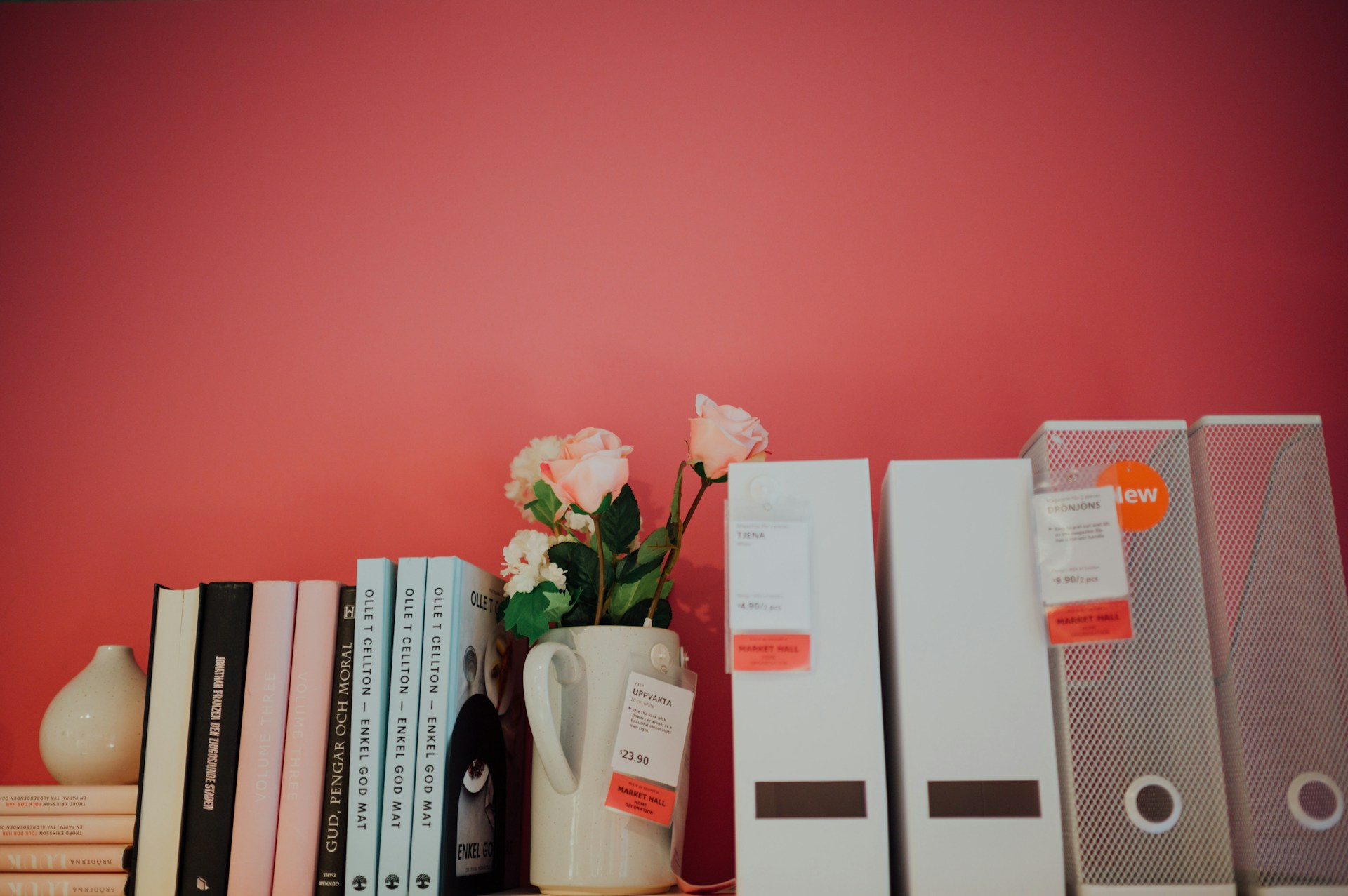 gray computer monitor