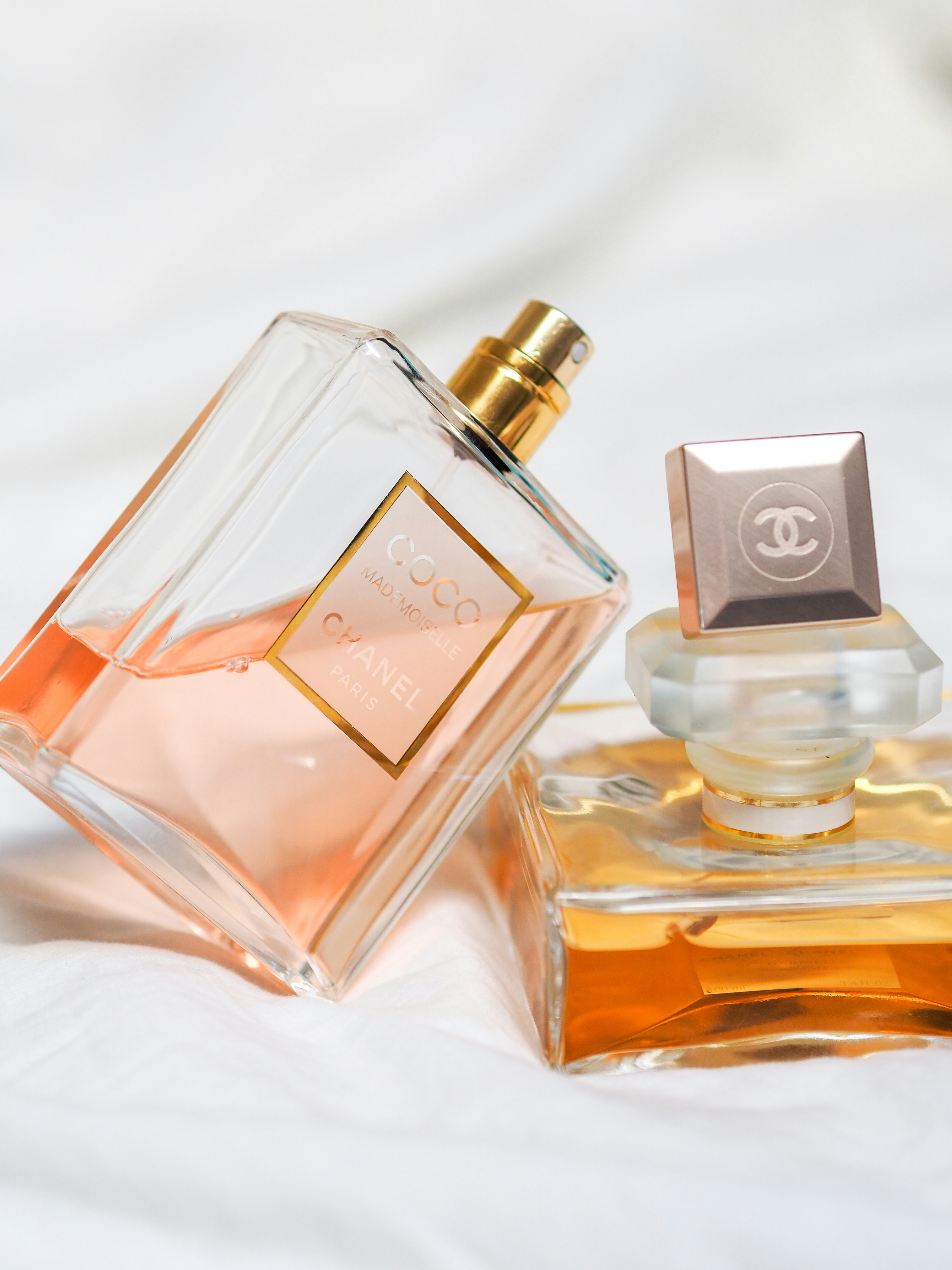 Download Clear Glass Perfume Bottle With Gold Lid Photo Free Bottle Image On Unsplash PSD Mockup Templates