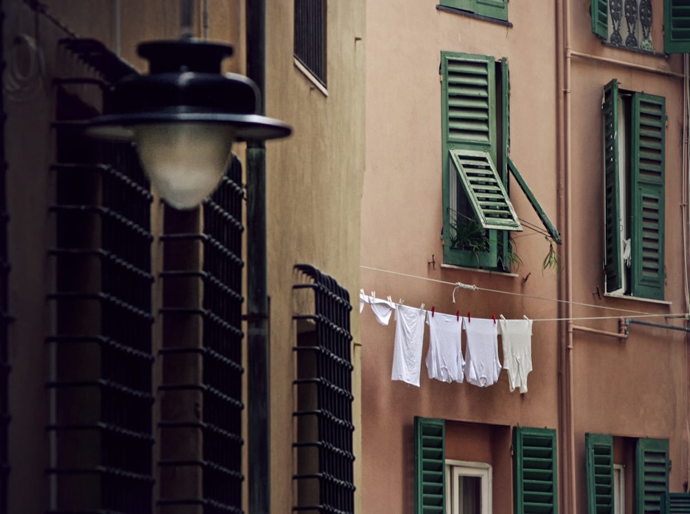 lampada applique in bianco e nero