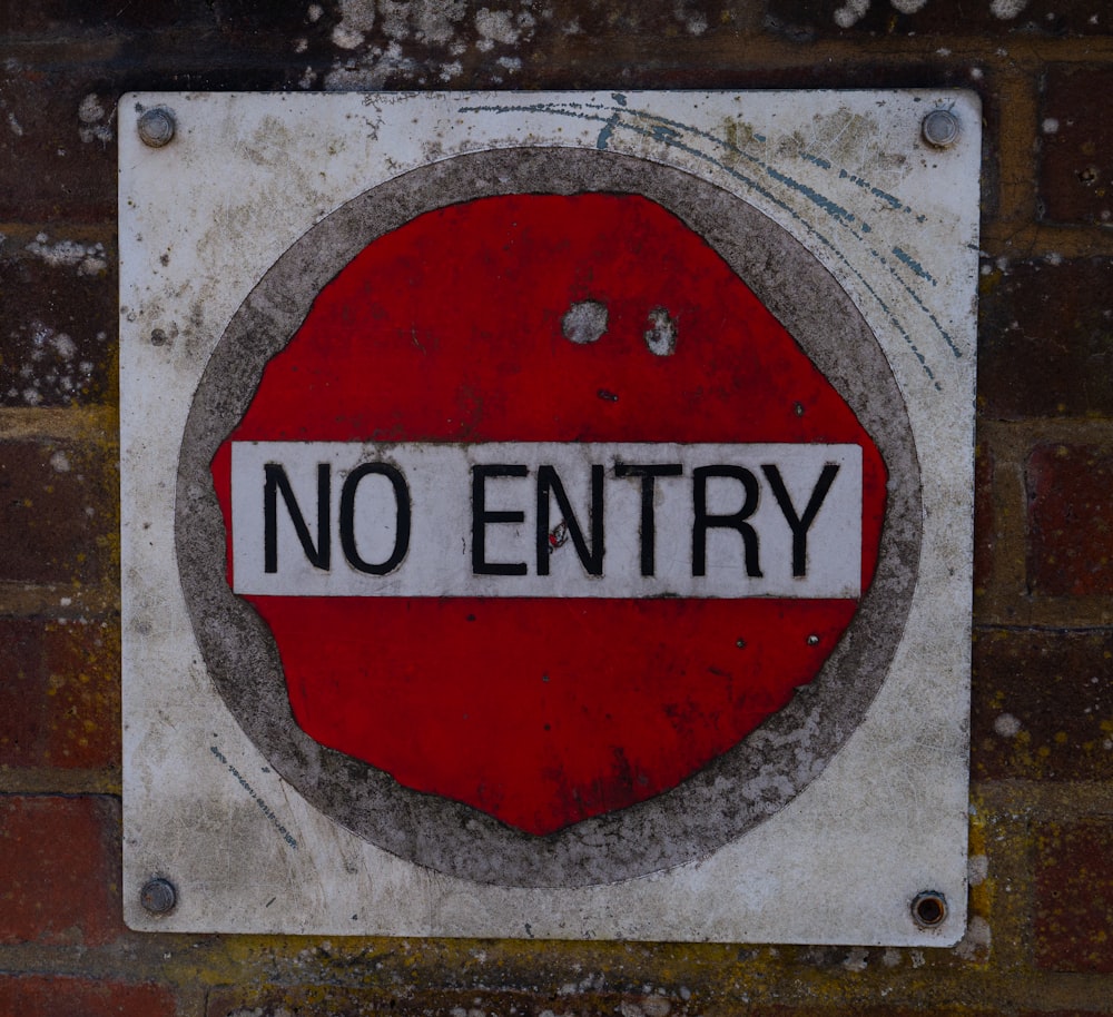 red and white stop sign