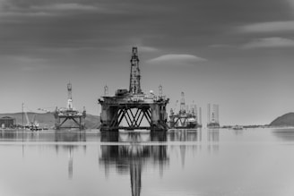 a black and white photo of an oil rig