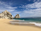 Vista a las rocas a la orilla del mar en los Cabos Baja California Sur, México