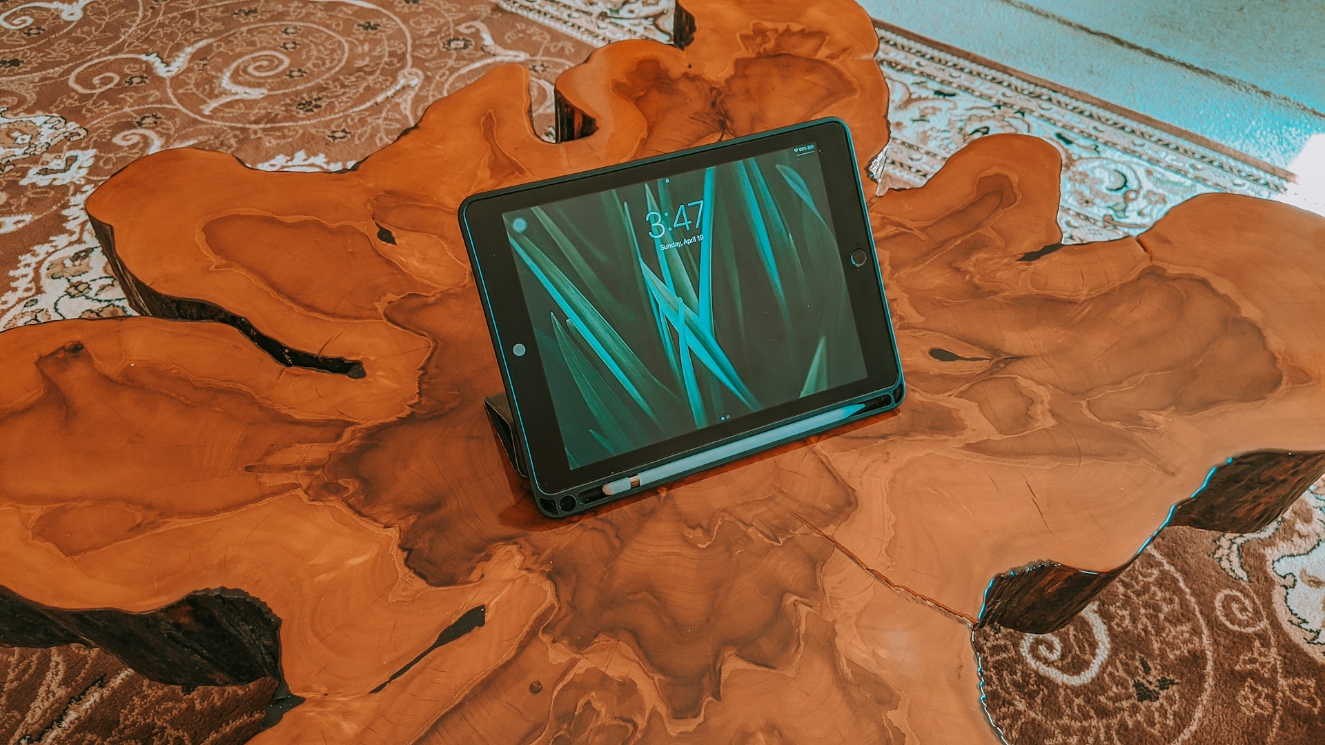 black and white bed linen