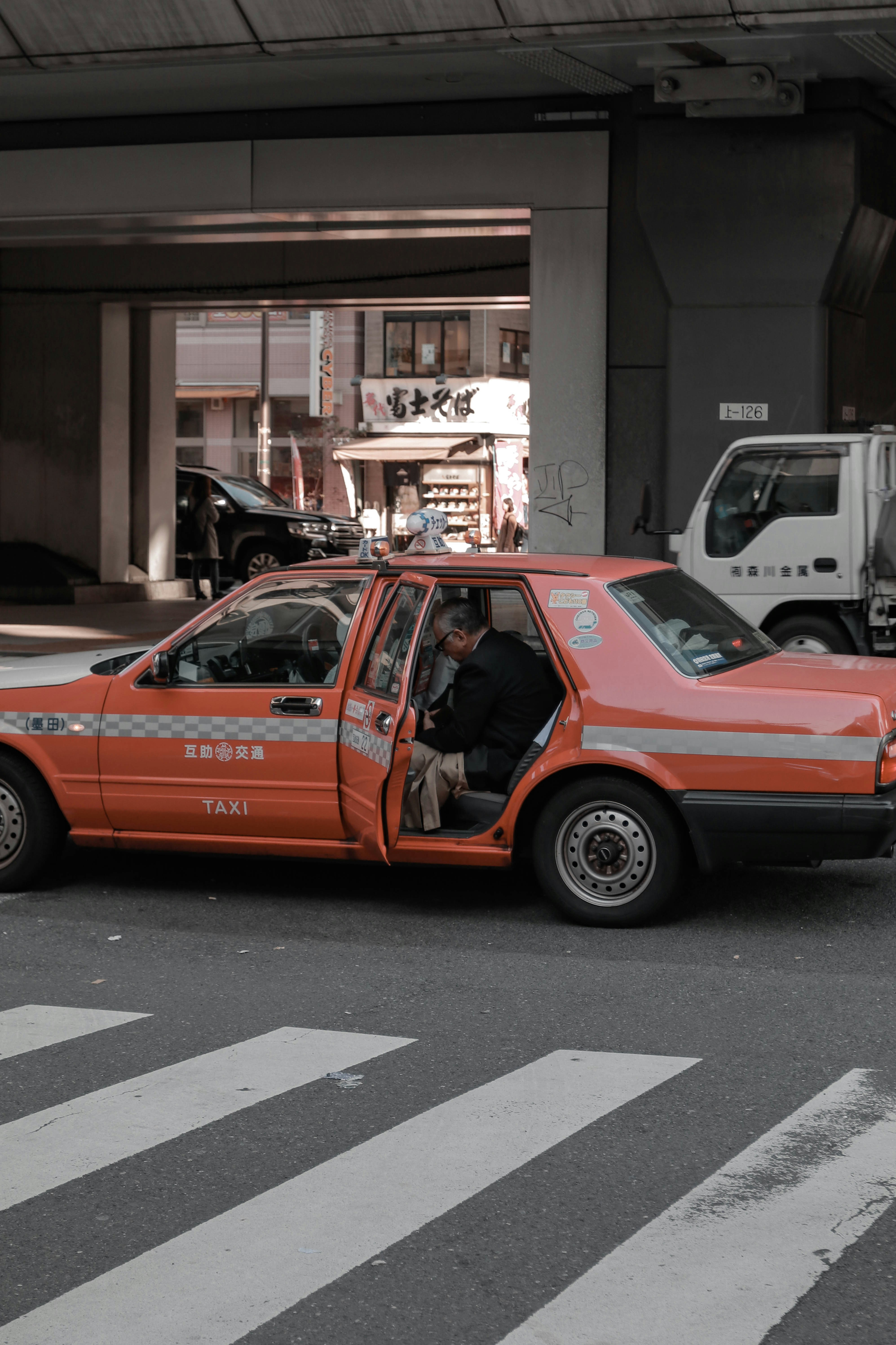 photo-1587349689043-8c89b457ef5f?ixid=M3wxMjA3fDB8MXxzZWFyY2h8MTZ8fGFib2dhZG9zJTIwYWNjaWRlbnRlcyUyMHRyJUMzJUExZmljbyUyMHNhYmFkZWxsfGVufDB8fHx8MTc1Mzg5NDExNXww\u0026ixlib=rb-4.1.0