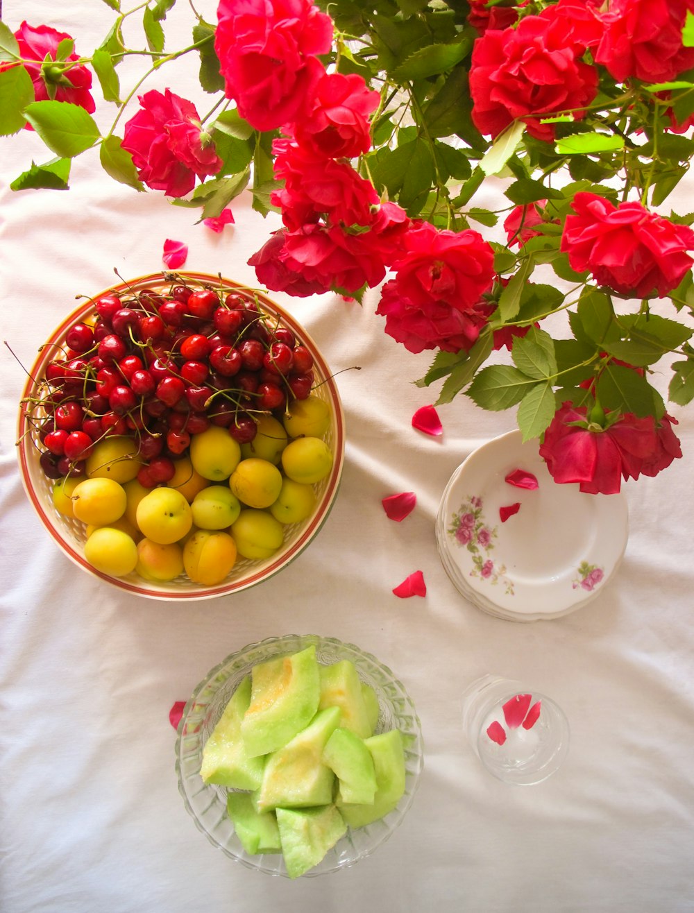 red and green grapes on clear glass bowl