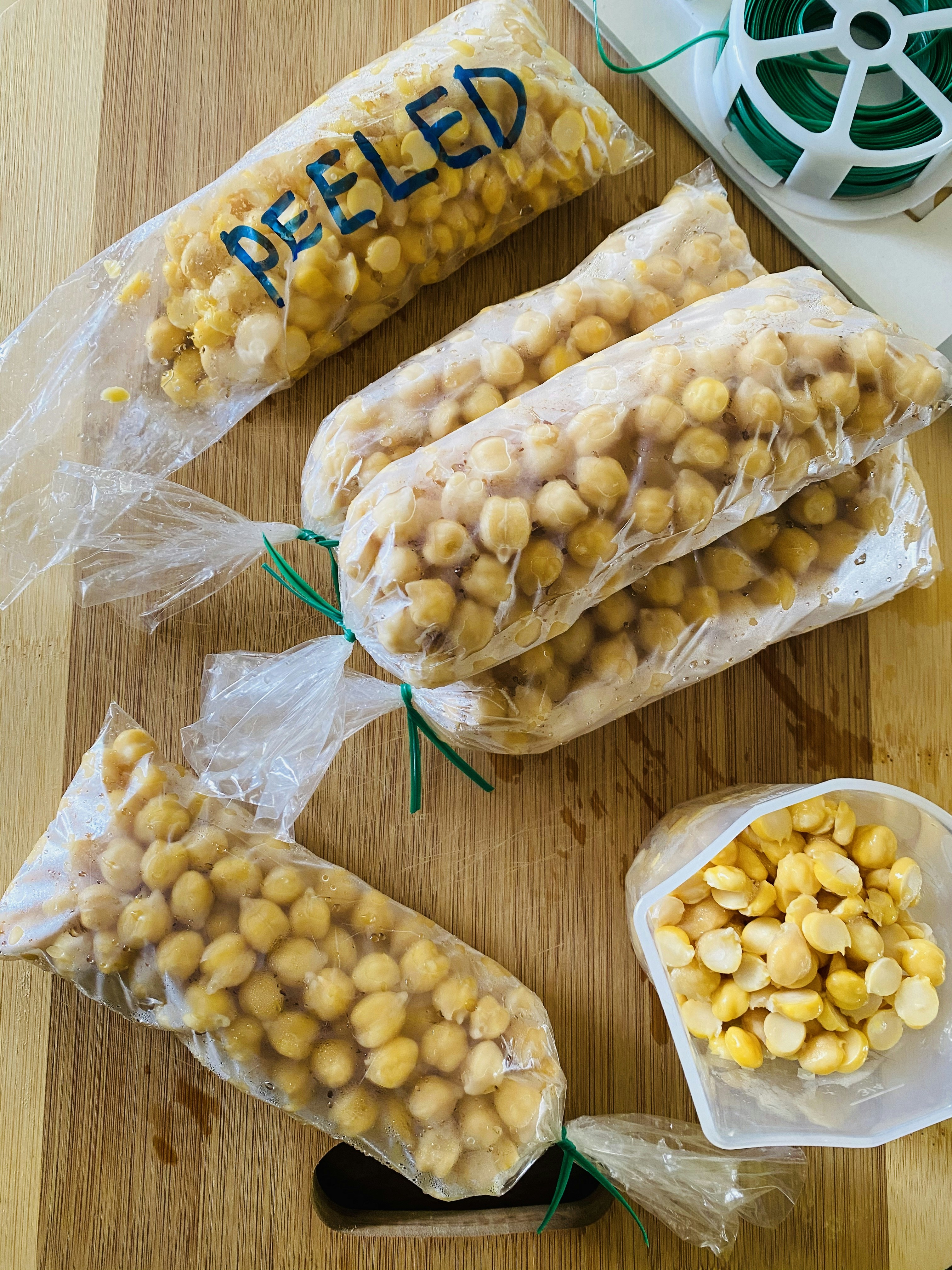 mais su confezione di plastica trasparente