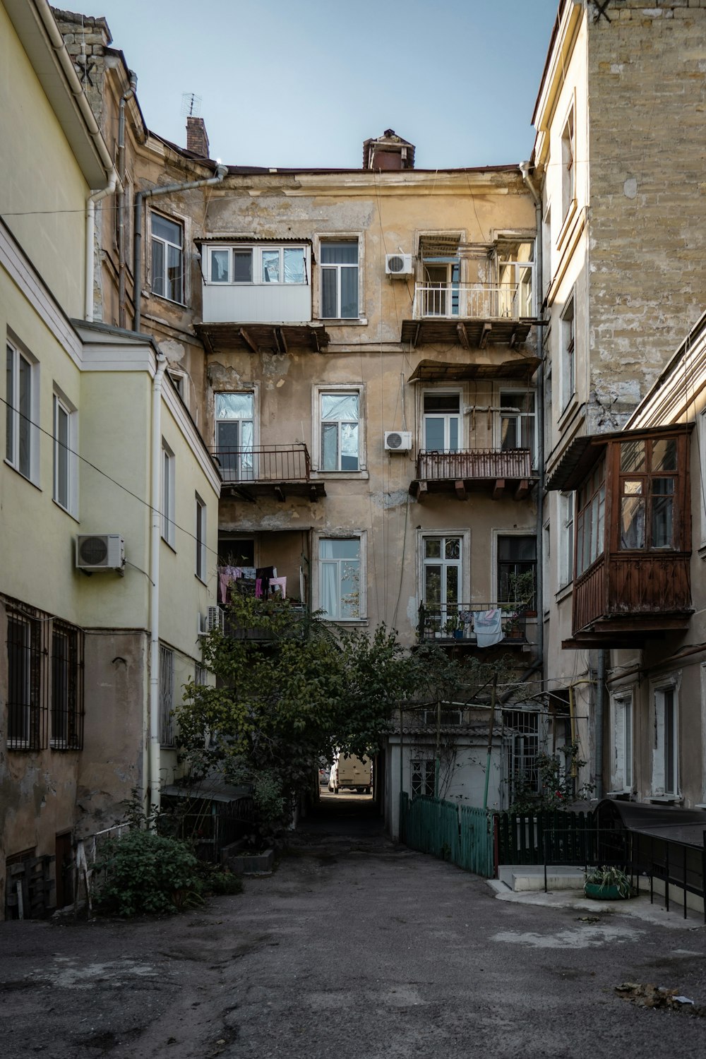 brown and white concrete building