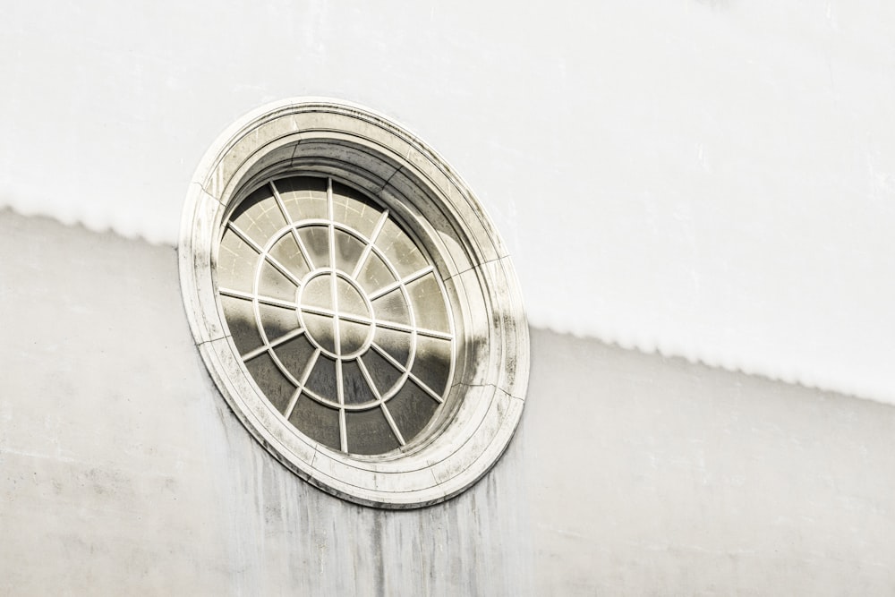 round white and gray round wall mounted decor