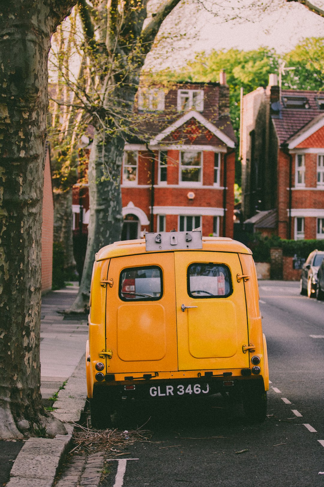 yellow school bus on road during daytime